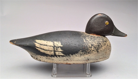 Hollow carved goldeneye hen from Ontario, 1st quarter 20th century.