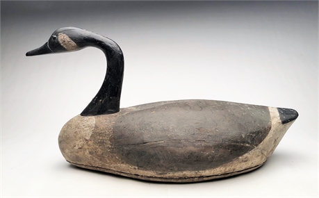 Hollow carved Canada goose with the Mackey stamp, 1st quarter 20th century.